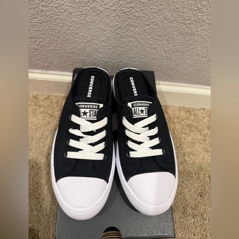 “New”Converse Classic Black and White Slip-On Sneakers size5